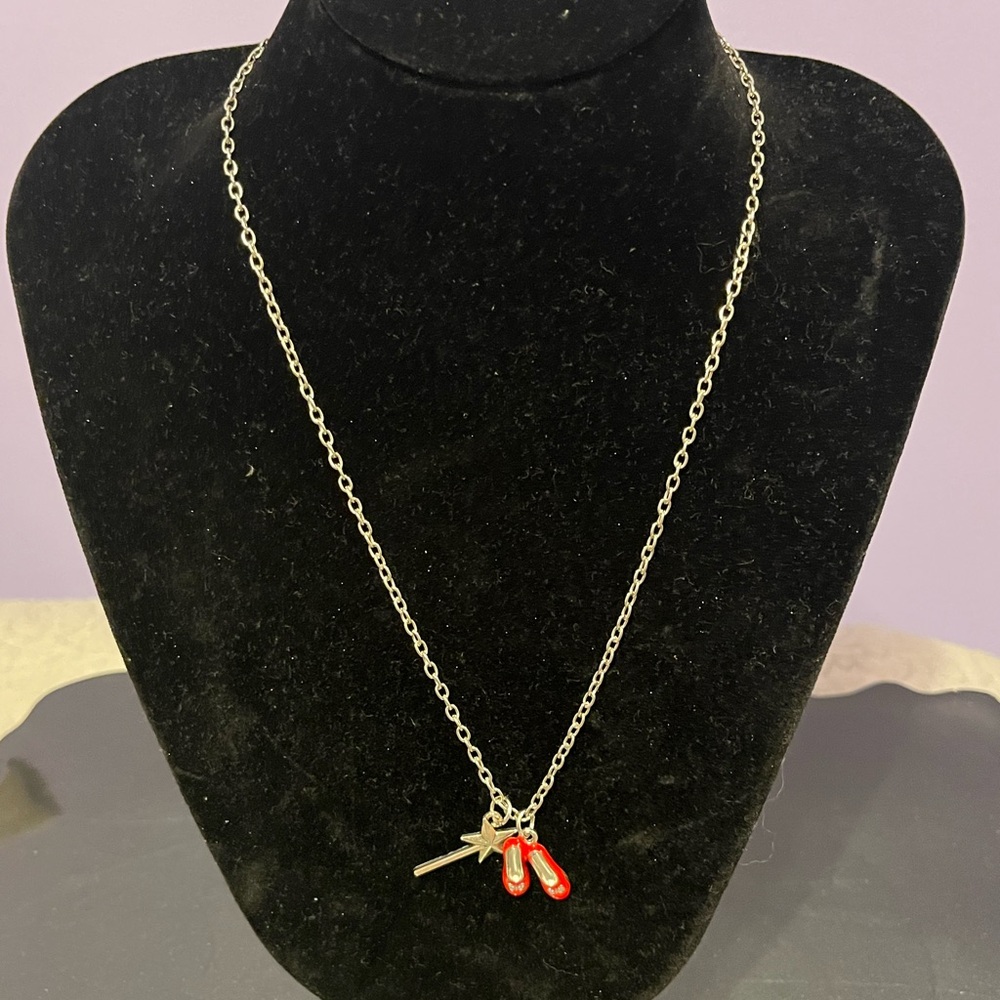 Wizard of Oz vibe silver tone necklace. EUC